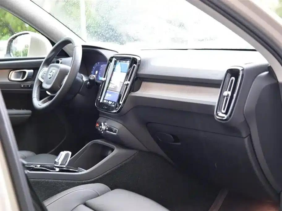 2025 Volvo XC40 B4 AWD Inscription Luxury Edition — миниатюра 16