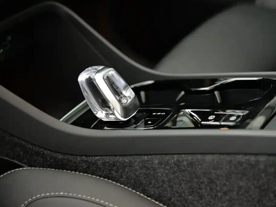 2025 Volvo XC40 B4 AWD Inscription Luxury Edition — миниатюра 7