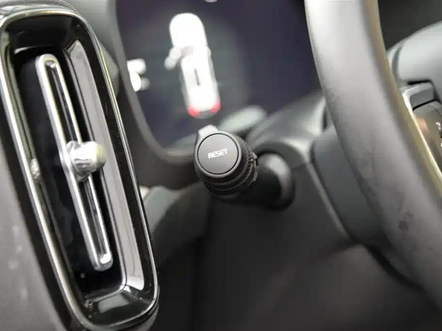 2025 Volvo XC40 B4 AWD Inscription Luxury Edition — миниатюра 8