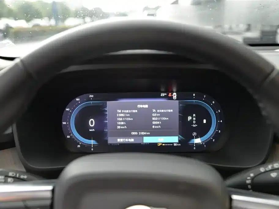 2025 Volvo XC40 B4 AWD Inscription Luxury Edition — миниатюра 9