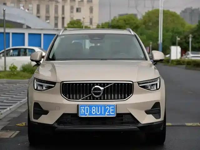 2025 Volvo XC40 B4 AWD Inscription Luxury Edition