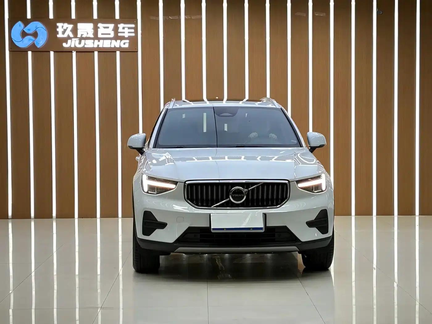 2023 Volvo XC40 B3 Smart Luxury Edition — миниатюра 2