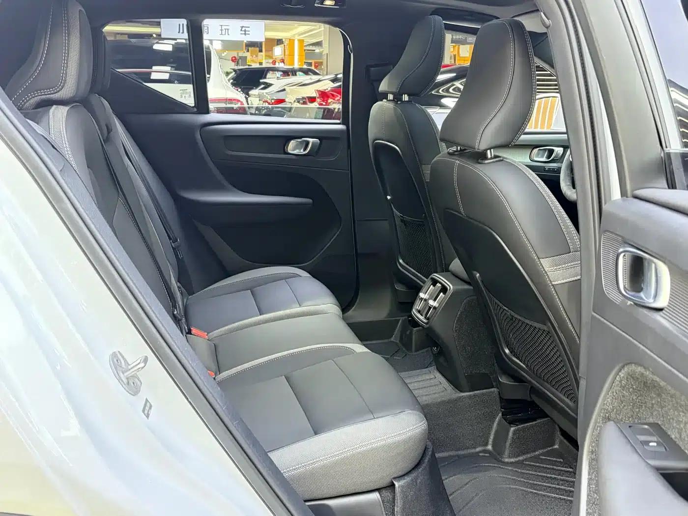 2023 Volvo XC40 B3 Smart Luxury Edition — миниатюра 14