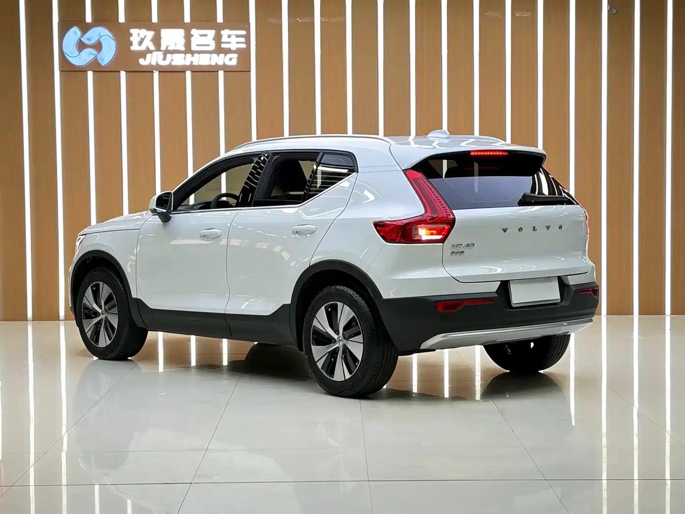 2023 Volvo XC40 B3 Smart Luxury Edition — миниатюра 17