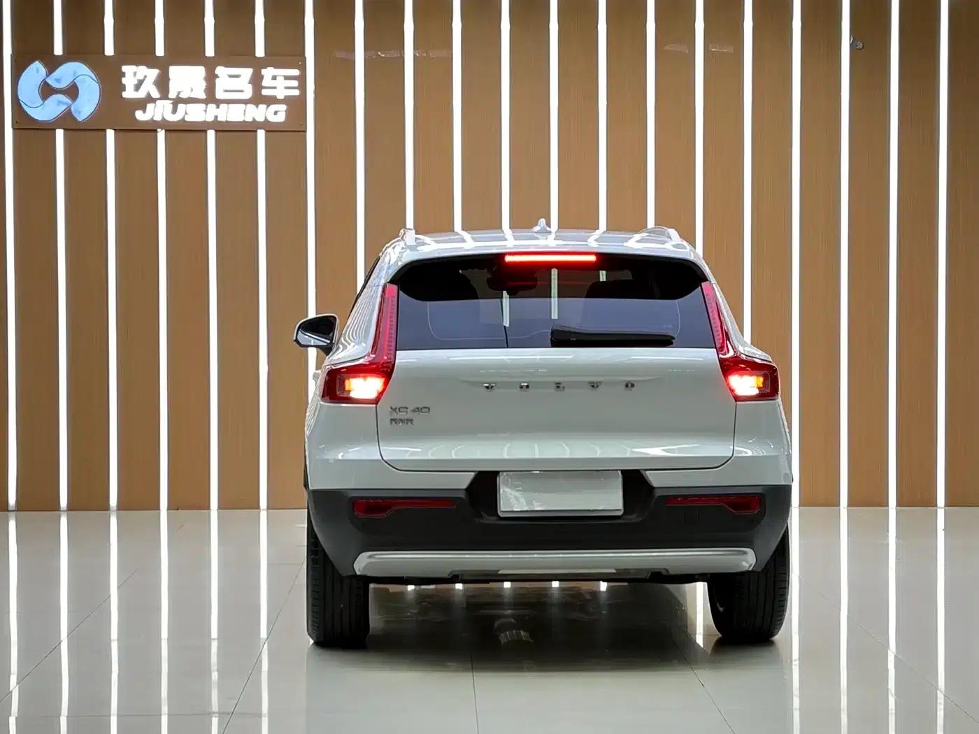 2023 Volvo XC40 B3 Smart Luxury Edition — миниатюра 18
