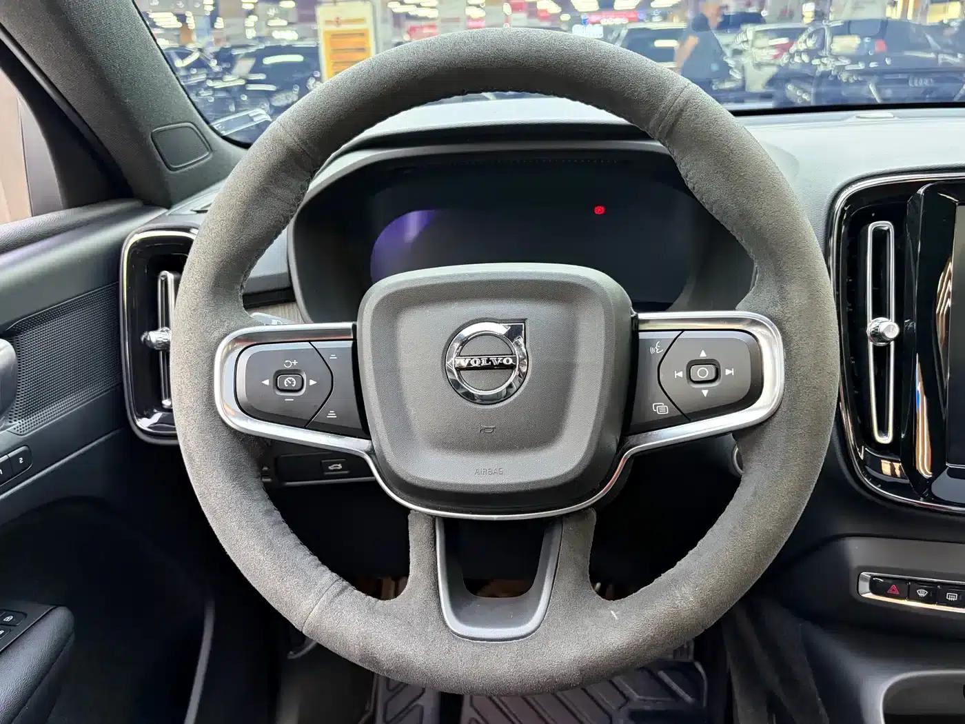 2023 Volvo XC40 B3 Smart Luxury Edition — миниатюра 7