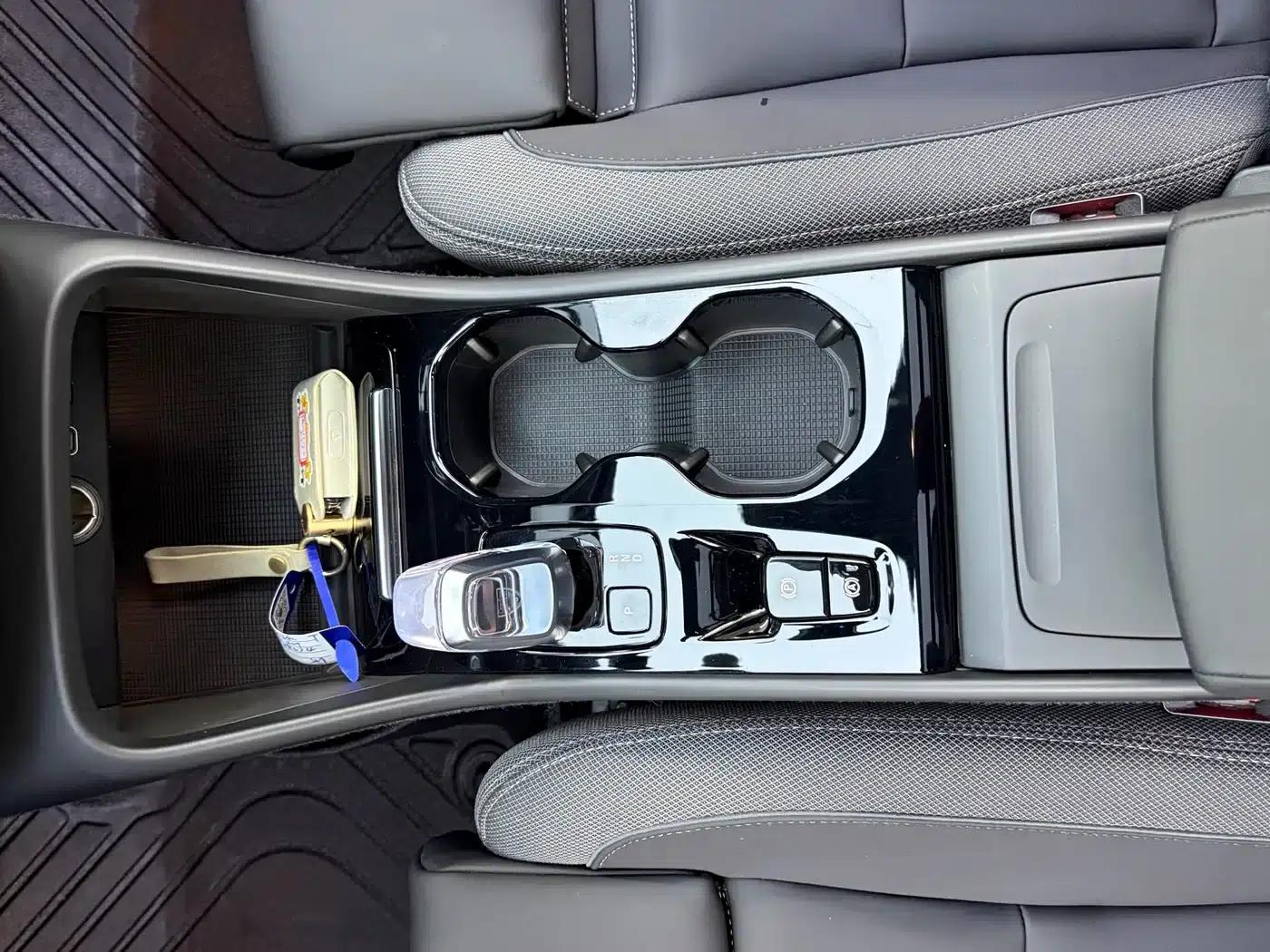2023 Volvo XC40 B3 Smart Luxury Edition — миниатюра 9