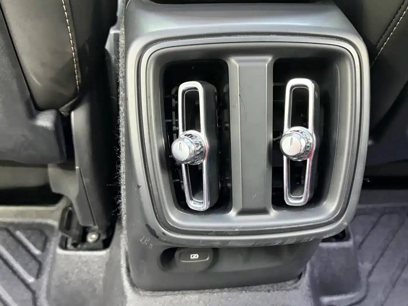 2023 Volvo XC40 B3 Smart Luxury Edition — миниатюра 10