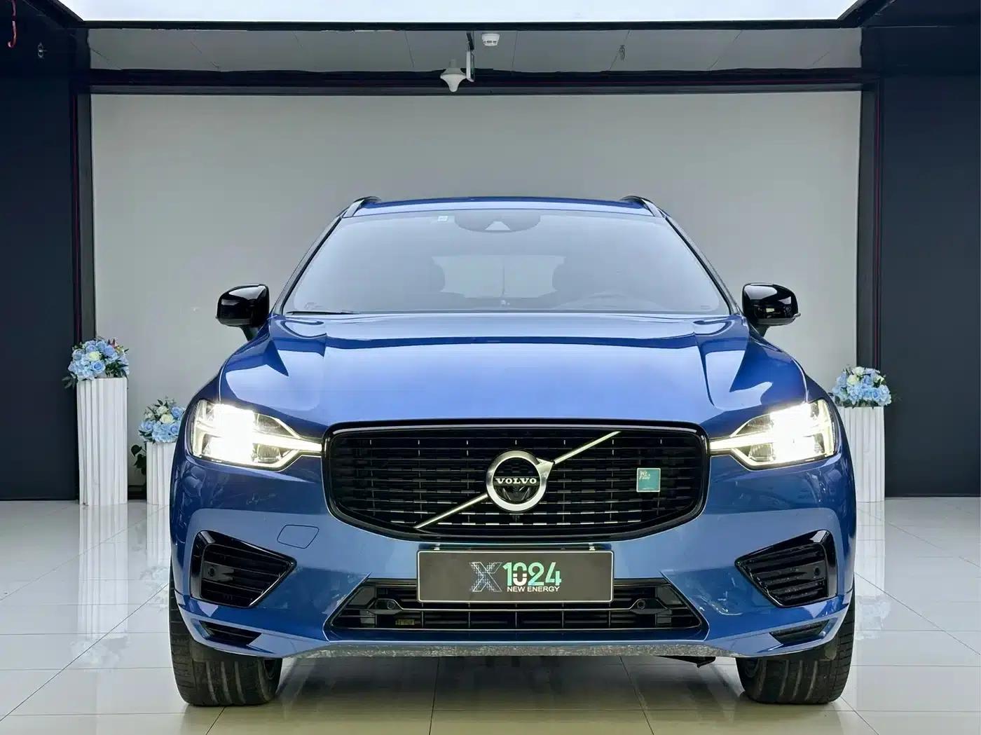 2021 Volvo XC60 Plug-in Hybrid T8 E-Drive Hybrid Smart Sport Edition — миниатюра 2