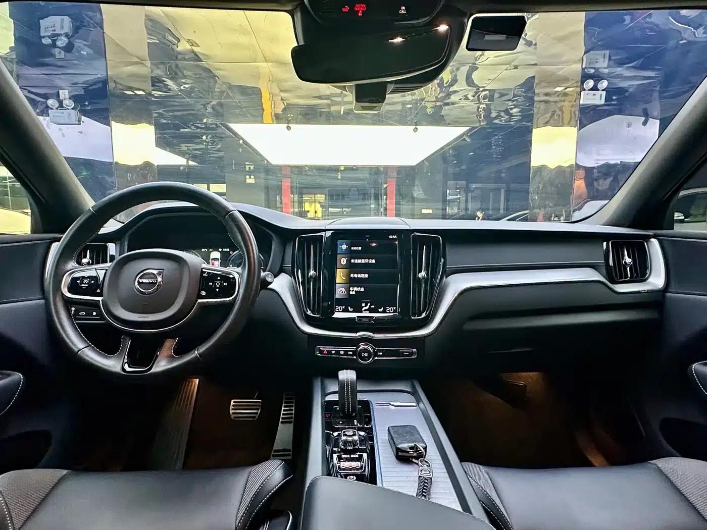 2021 Volvo XC60 Plug-in Hybrid T8 E-Drive Hybrid Smart Sport Edition — миниатюра 11