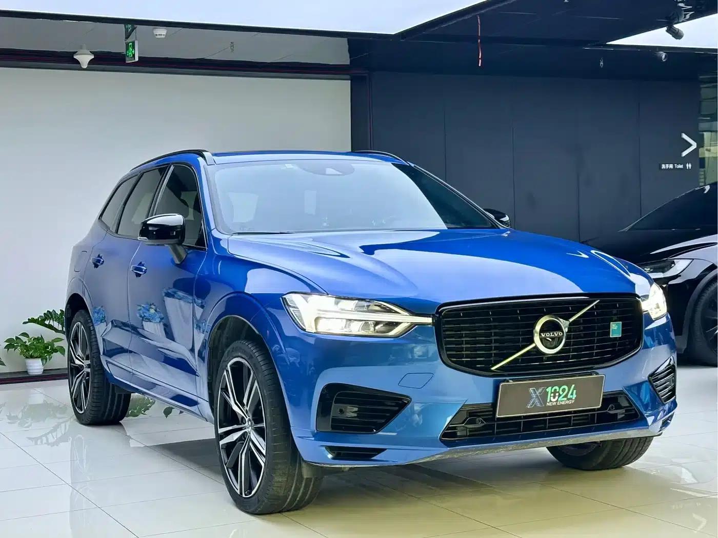 2021 Volvo XC60 Plug-in Hybrid T8 E-Drive Hybrid Smart Sport Edition — миниатюра 3