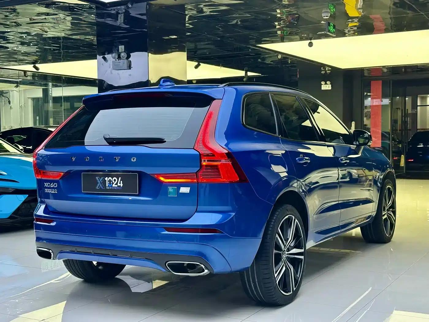 2021 Volvo XC60 Plug-in Hybrid T8 E-Drive Hybrid Smart Sport Edition — миниатюра 4