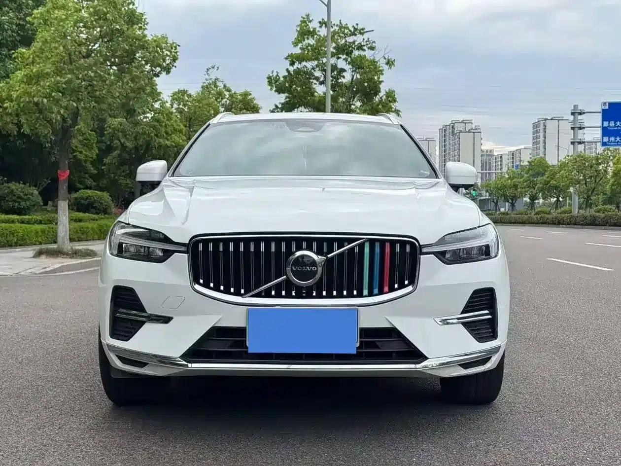 2019 Volvo XC60 Plug-in Hybrid T8 E-Drive Hybrid Premium Luxury Edition (China VI Emission Standard) — миниатюра 2