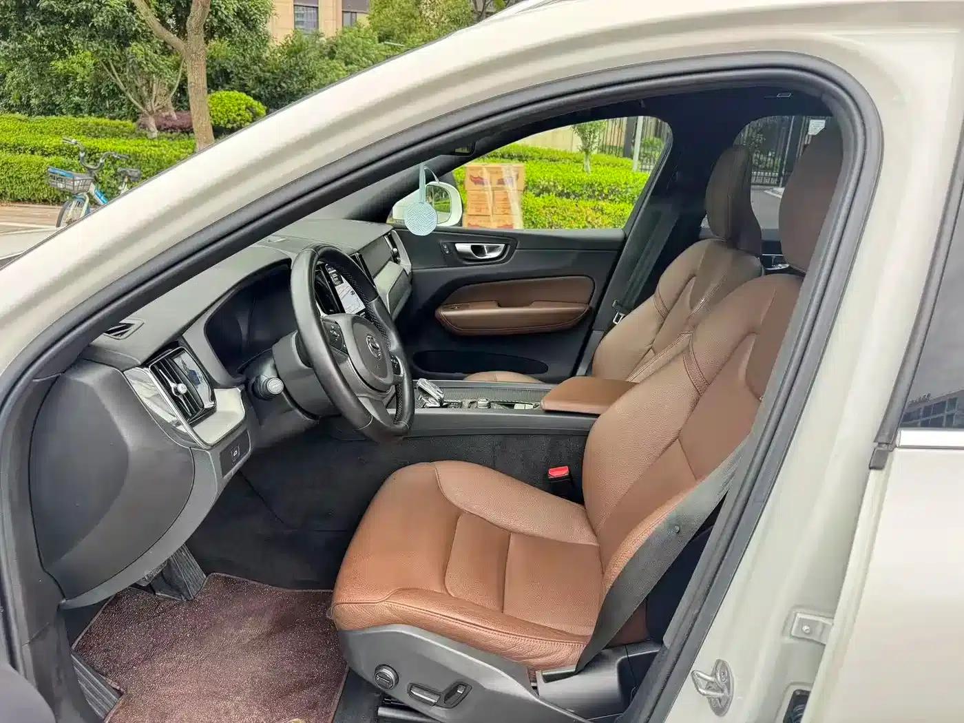 2019 Volvo XC60 Plug-in Hybrid T8 E-Drive Hybrid Premium Luxury Edition (China VI Emission Standard) — миниатюра 4