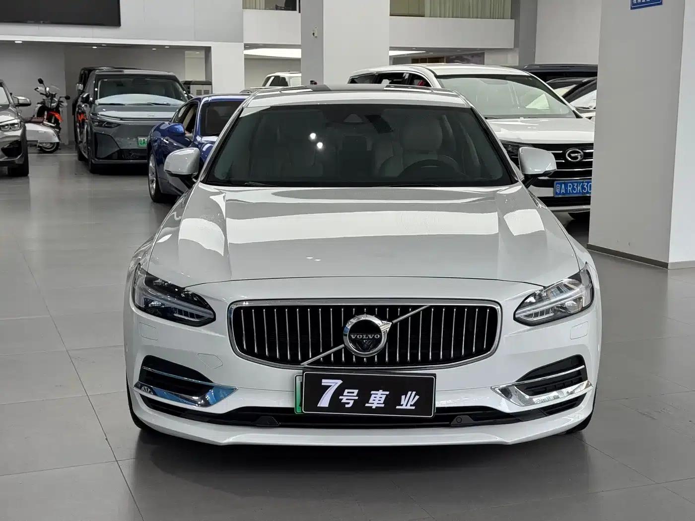 2019 Volvo S90 Plug-in Hybrid T8 E-Drive Hybrid Luxury Edition 3-seater (China V emission standard) — миниатюра 2