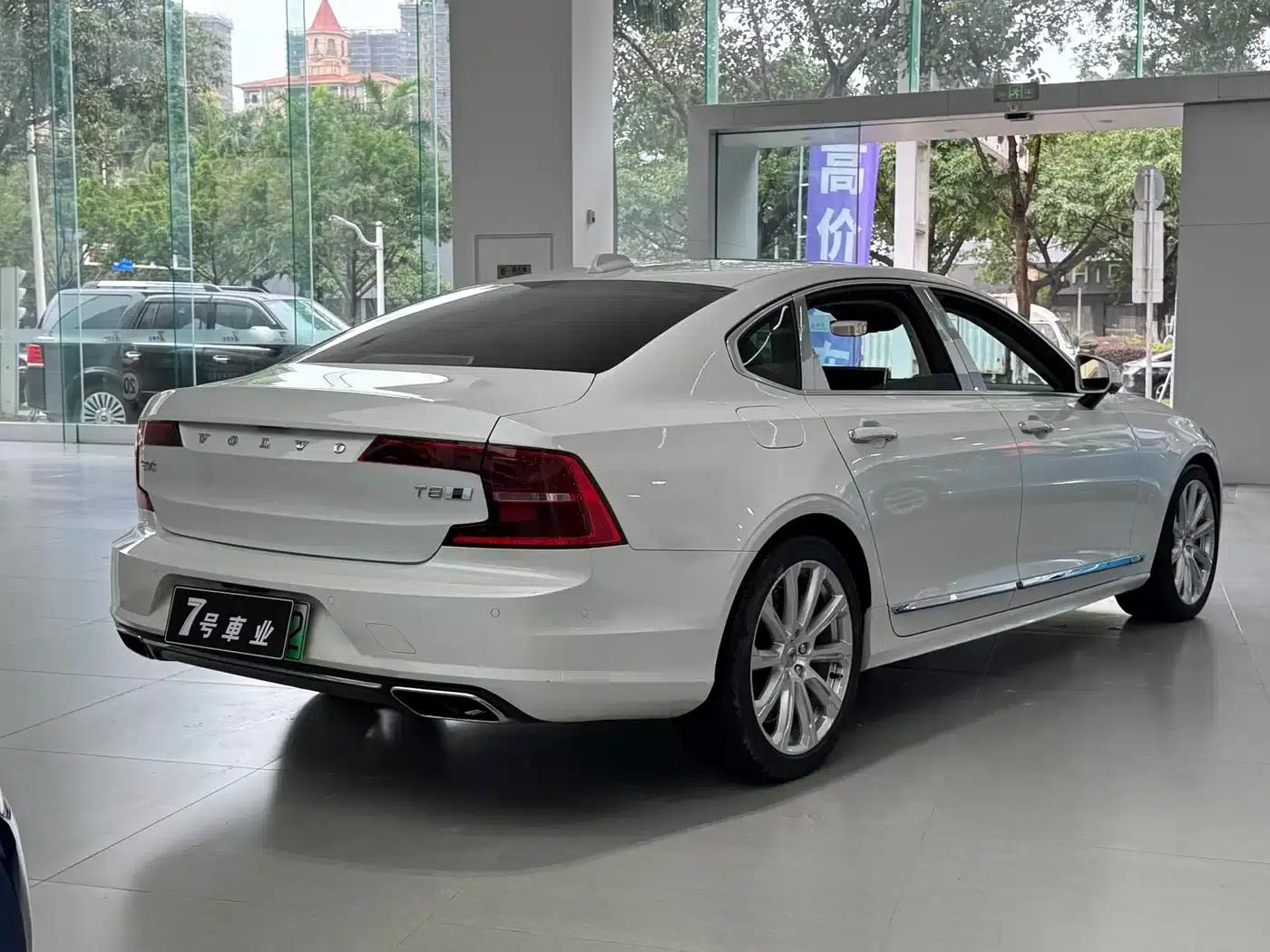 2019 Volvo S90 Plug-in Hybrid T8 E-Drive Hybrid Luxury Edition 3-seater (China V emission standard) — миниатюра 11
