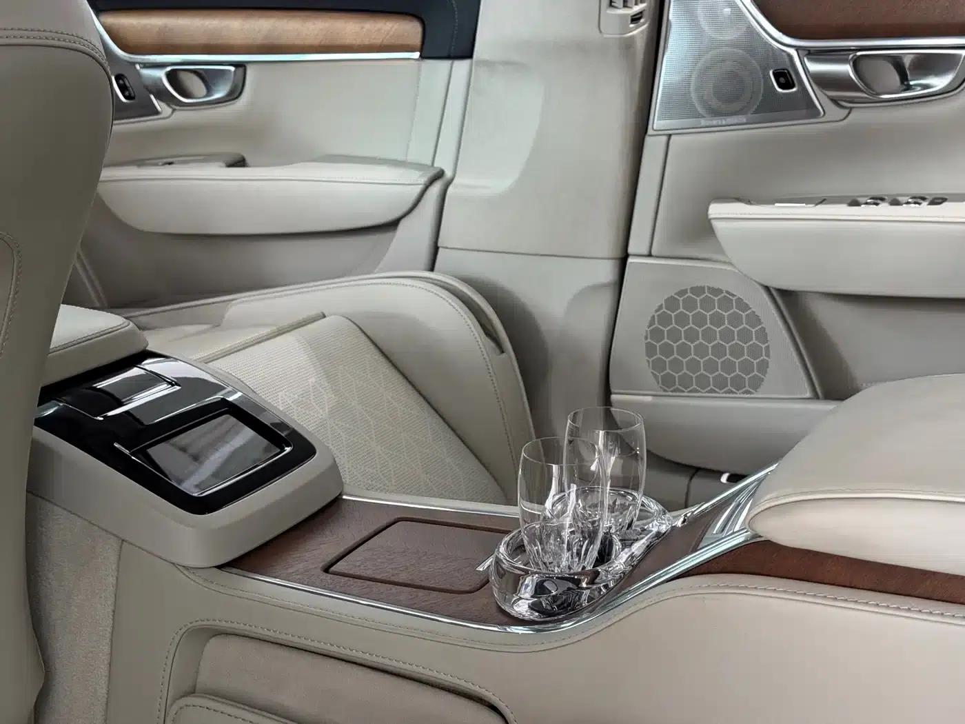 2019 Volvo S90 Plug-in Hybrid T8 E-Drive Hybrid Luxury Edition 3-seater (China V emission standard) — миниатюра 6