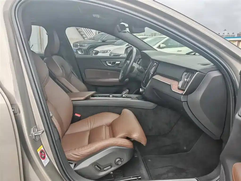 2021 Volvo V60 B5 Inscription Luxury Edition — миниатюра 15