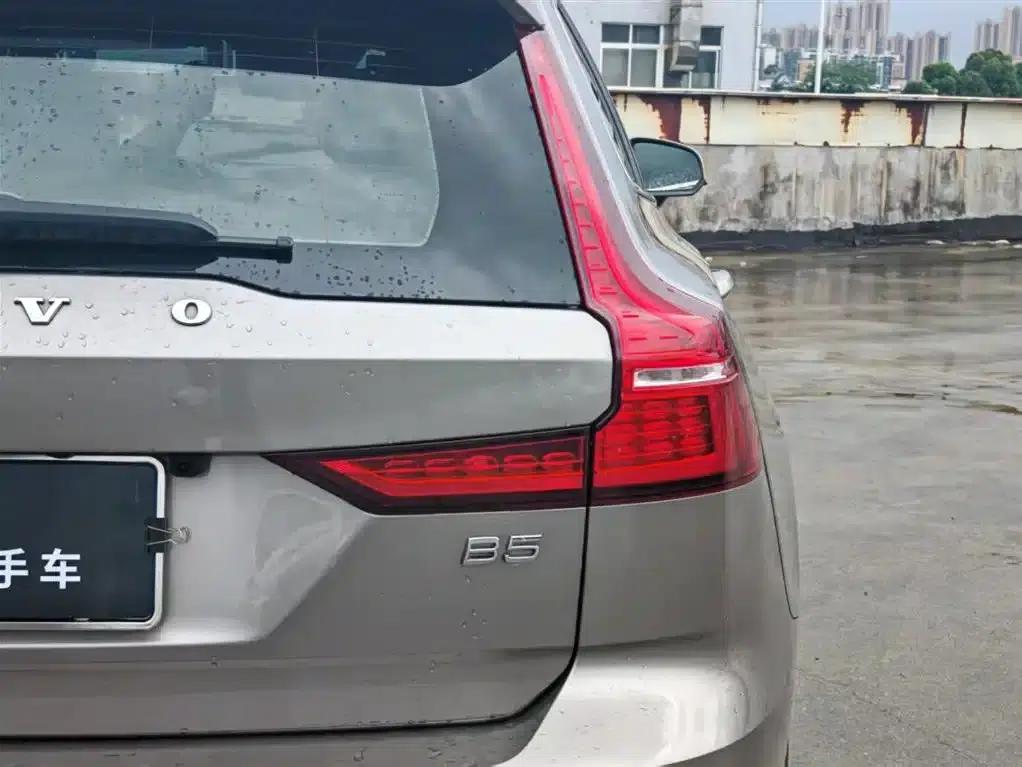 2021 Volvo V60 B5 Inscription Luxury Edition — миниатюра 16