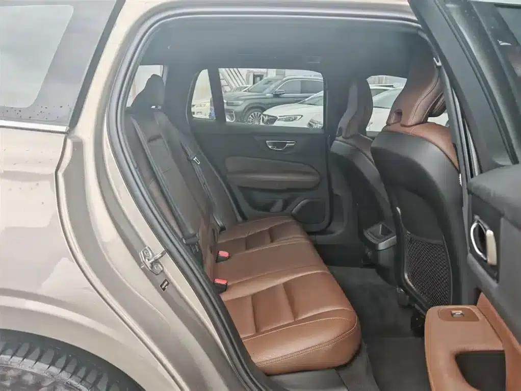 2021 Volvo V60 B5 Inscription Luxury Edition — миниатюра 20