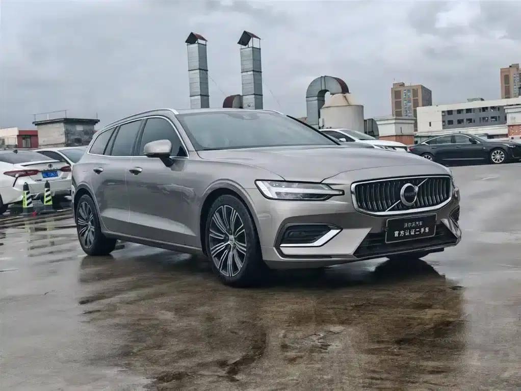 2021 Volvo V60 B5 Inscription Luxury Edition — миниатюра 3