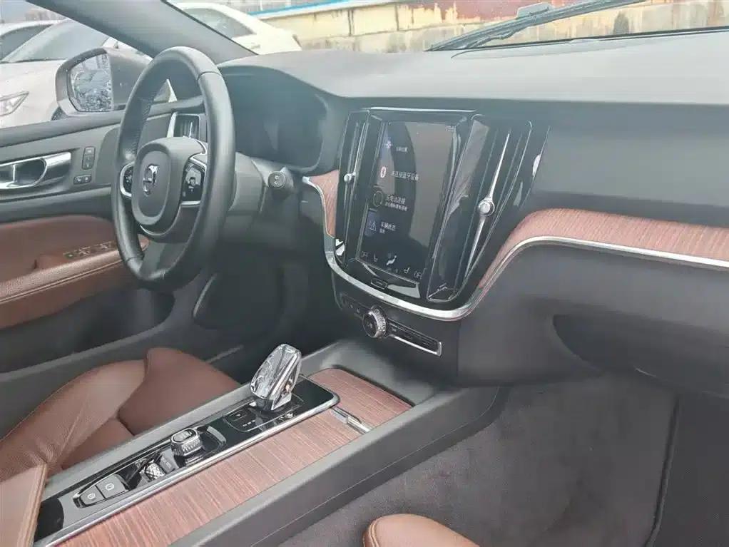 2021 Volvo V60 B5 Inscription Luxury Edition — миниатюра 22