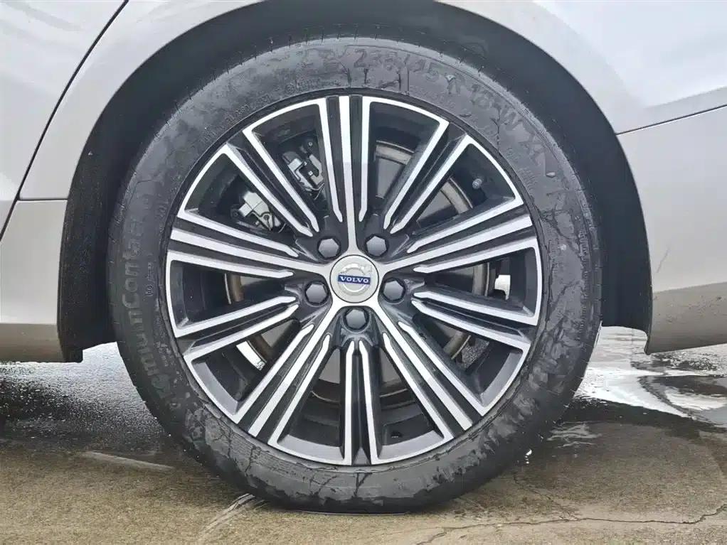 2021 Volvo V60 B5 Inscription Luxury Edition — миниатюра 23
