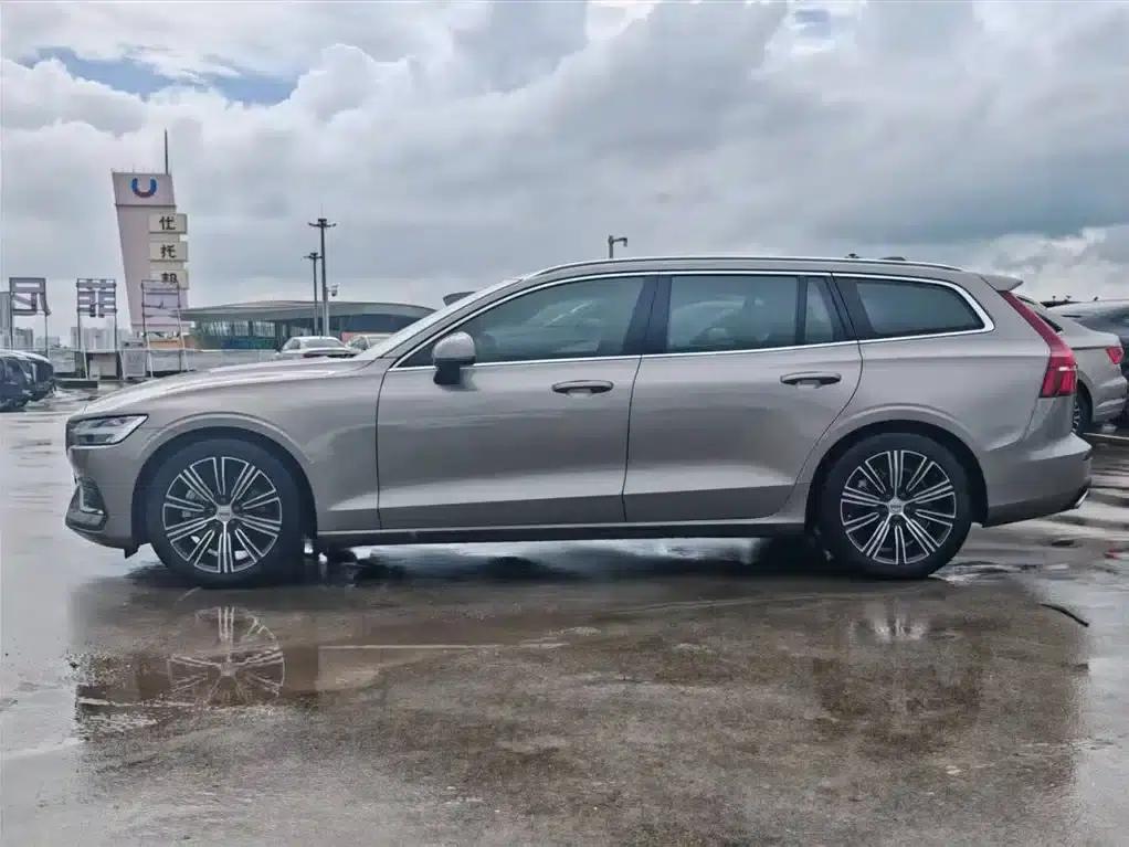 2021 Volvo V60 B5 Inscription Luxury Edition — миниатюра 4