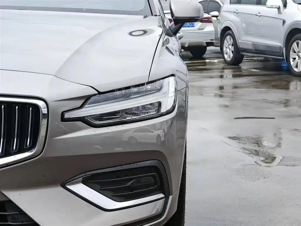 2021 Volvo V60 B5 Inscription Luxury Edition — миниатюра 5