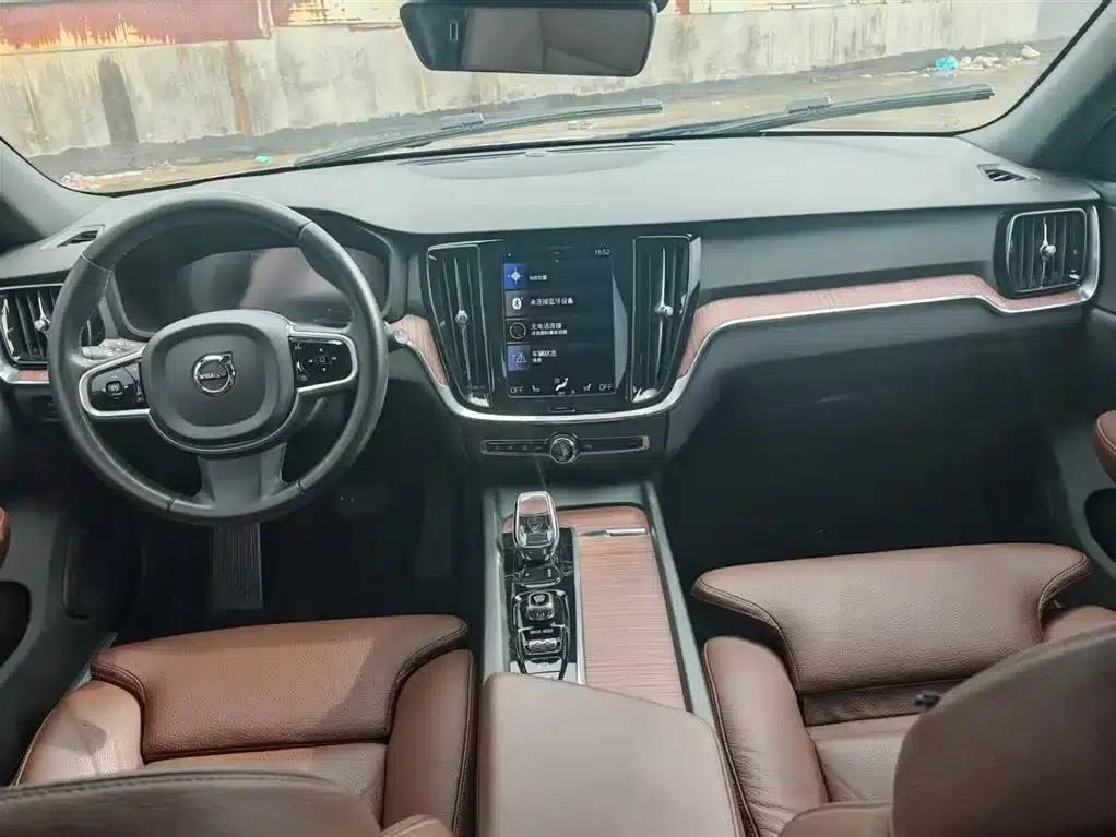 2021 Volvo V60 B5 Inscription Luxury Edition — миниатюра 9