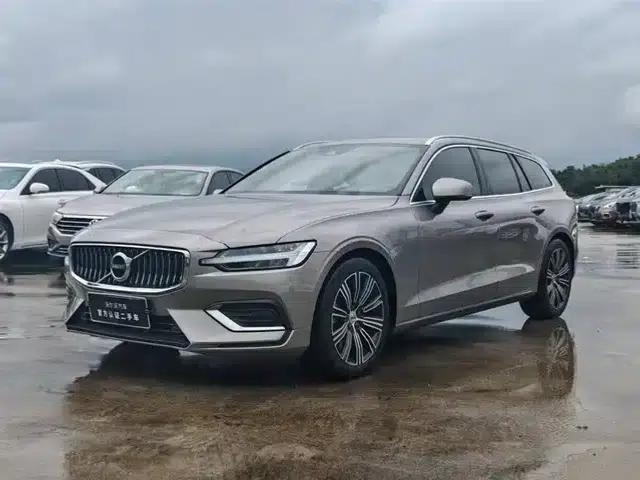 2021 Volvo V60 B5 Inscription Luxury Edition