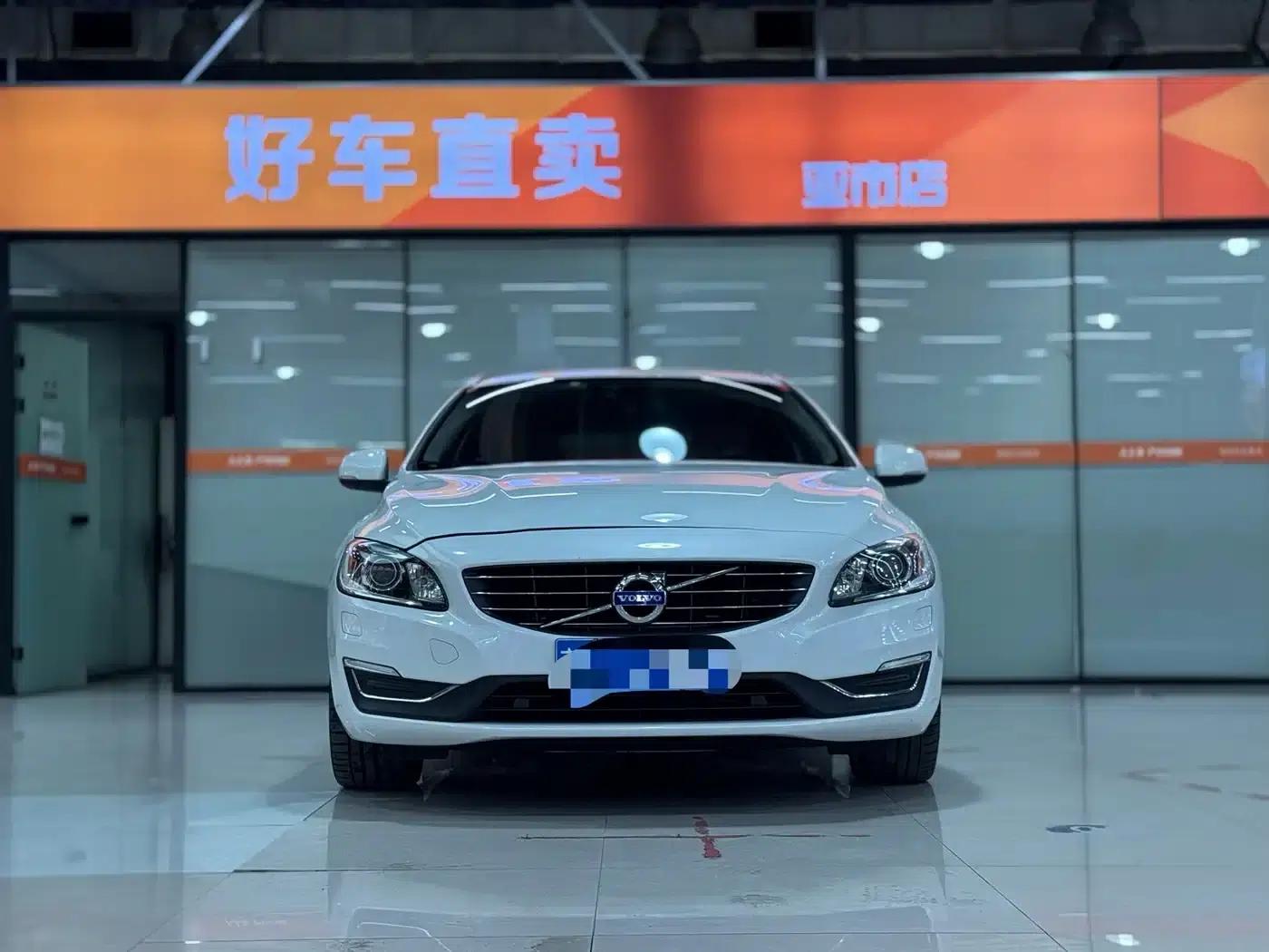 2017 Volvo V60 T5 Smart Edition (China V Emission Standard) — миниатюра 2