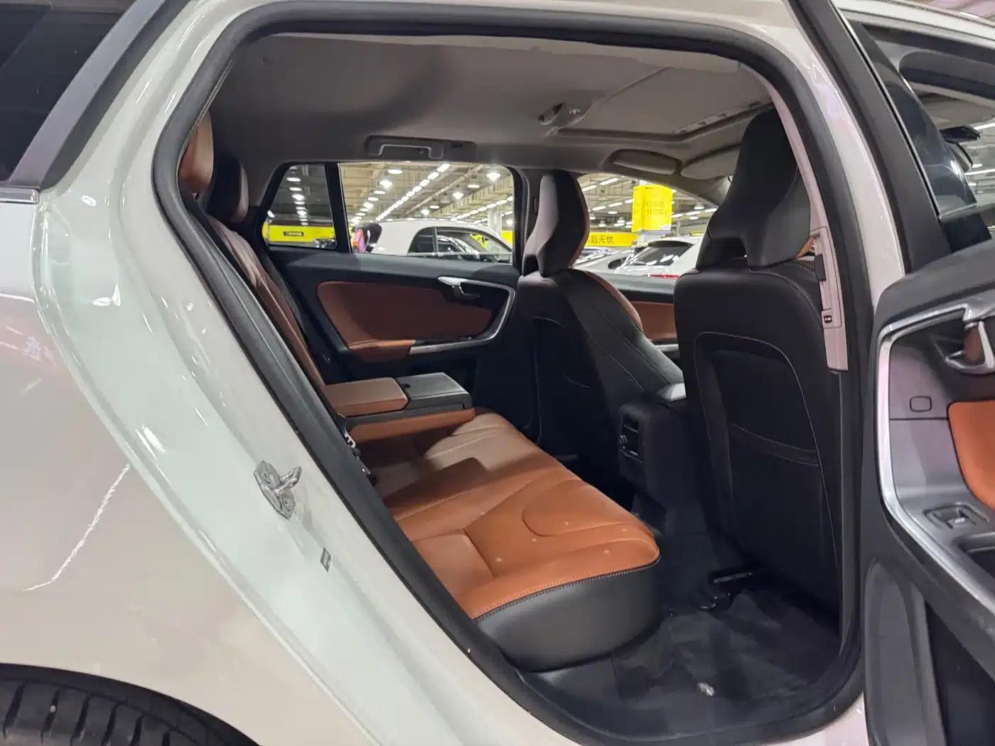 2017 Volvo V60 T5 Smart Edition (China V Emission Standard) — миниатюра 11