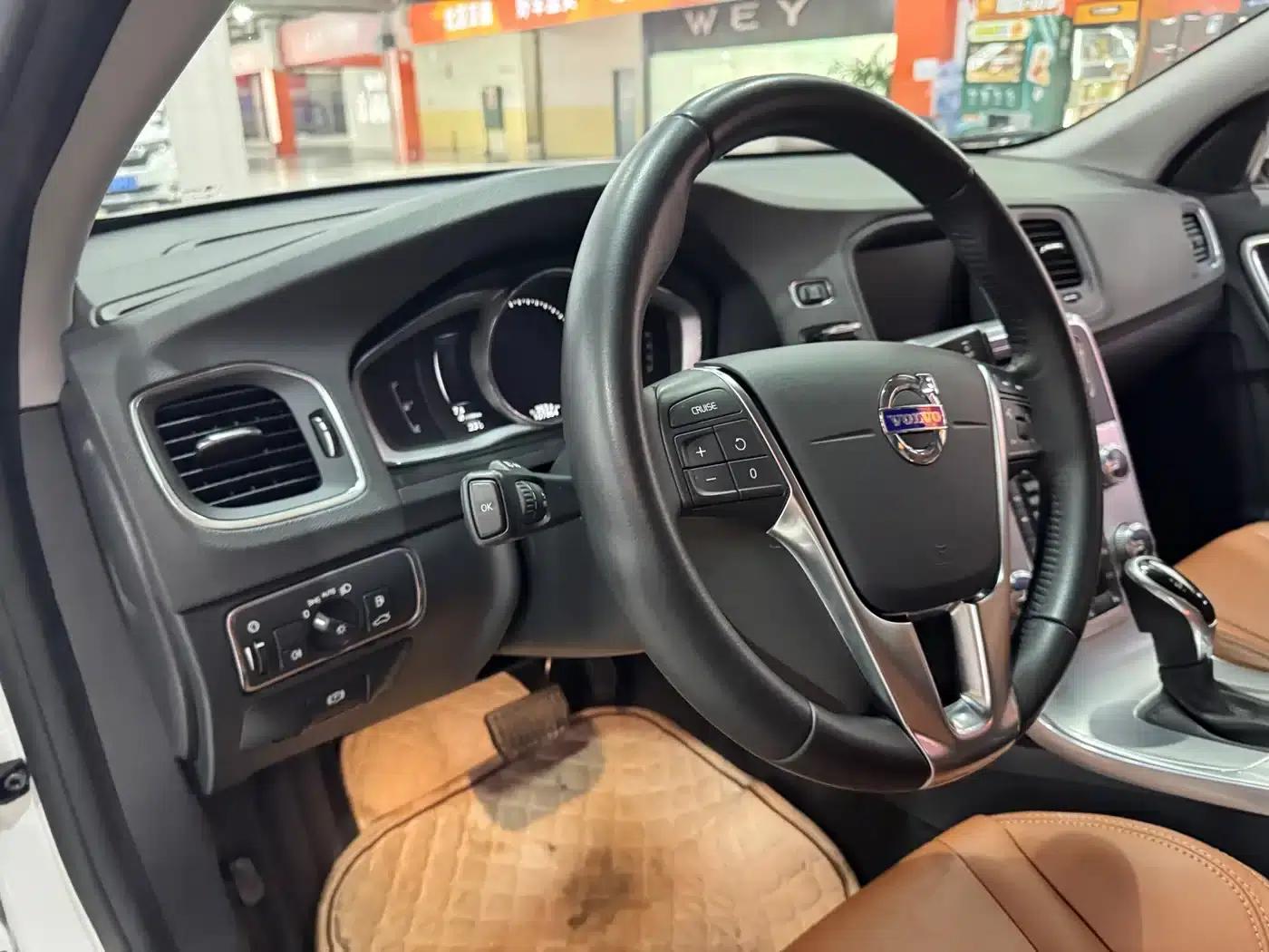 2017 Volvo V60 T5 Smart Edition (China V Emission Standard) — миниатюра 12