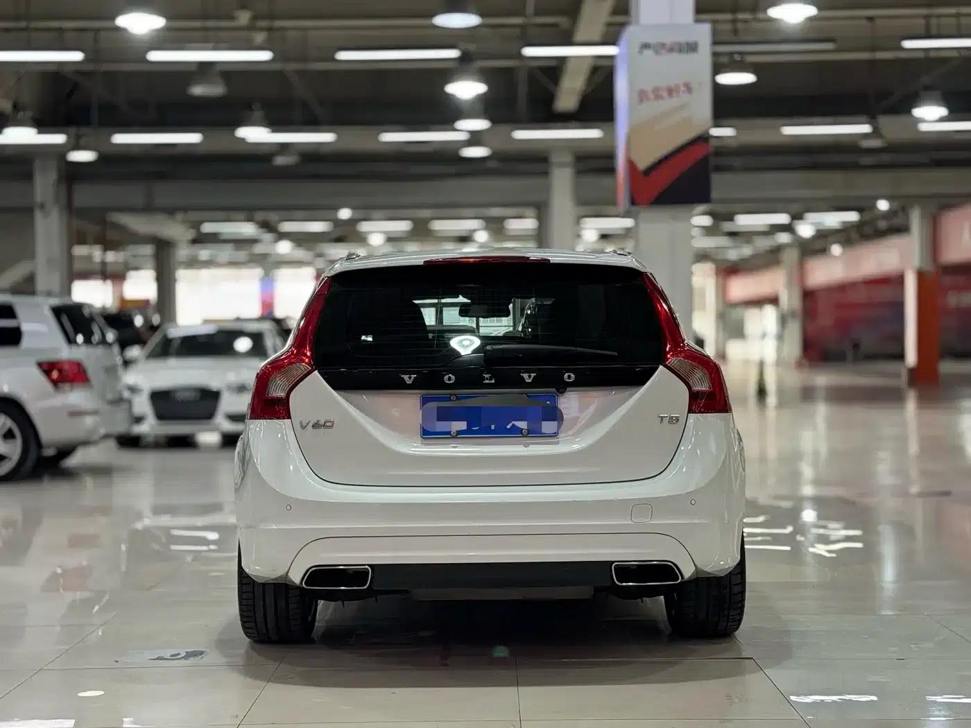 2017 Volvo V60 T5 Smart Edition (China V Emission Standard) — миниатюра 4