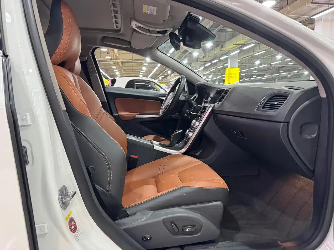 2017 Volvo V60 T5 Smart Edition (China V Emission Standard) — миниатюра 10