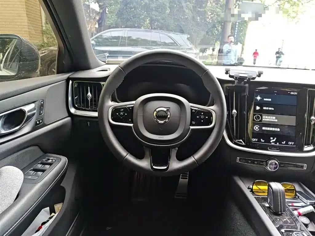 2022 Volvo V60 B5 Smart Sport Edition — миниатюра 3