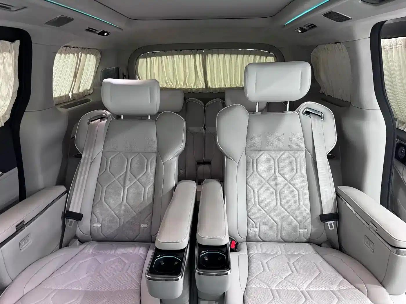 Volvo EM90 2025 Ultra 6-seater — миниатюра 5