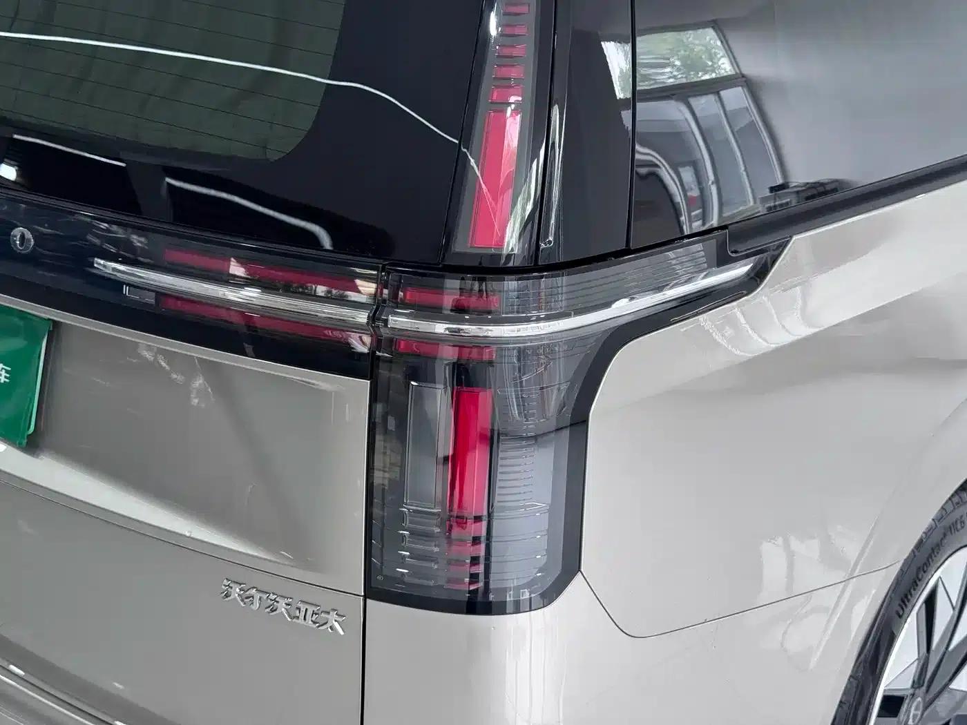Volvo EM90 2025 Ultra 6-seater — миниатюра 7