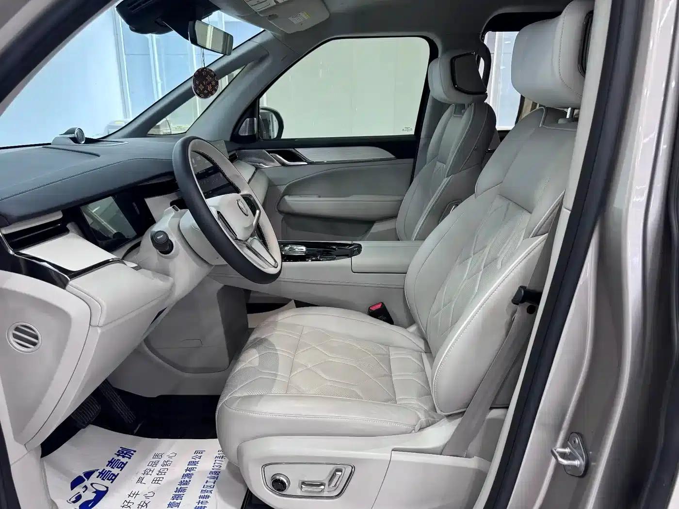 Volvo EM90 2025 Ultra 6-seater — миниатюра 9