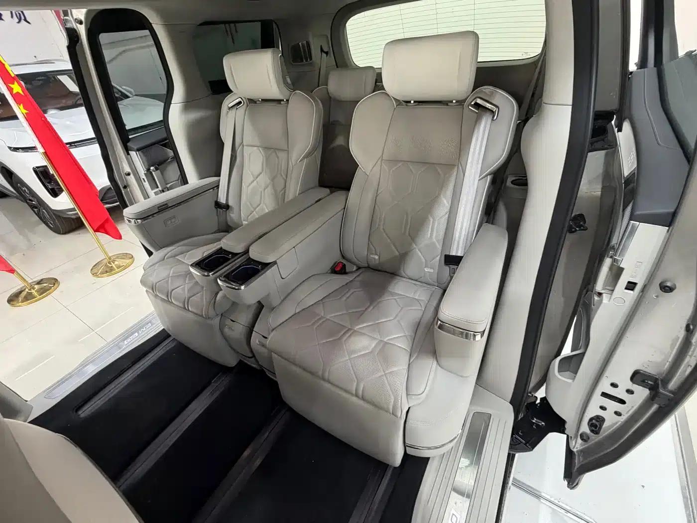 Volvo EM90 2025 Ultra 6-seater — миниатюра 15