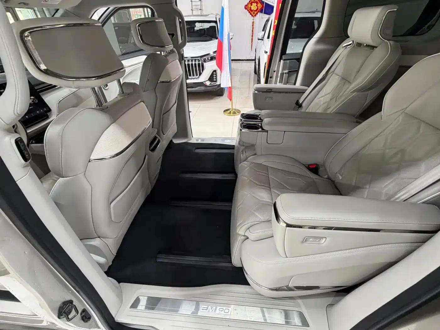 Volvo EM90 2025 Ultra 6-seater — миниатюра 16