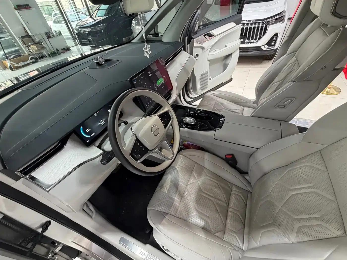 Volvo EM90 2025 Ultra 6-seater — миниатюра 17
