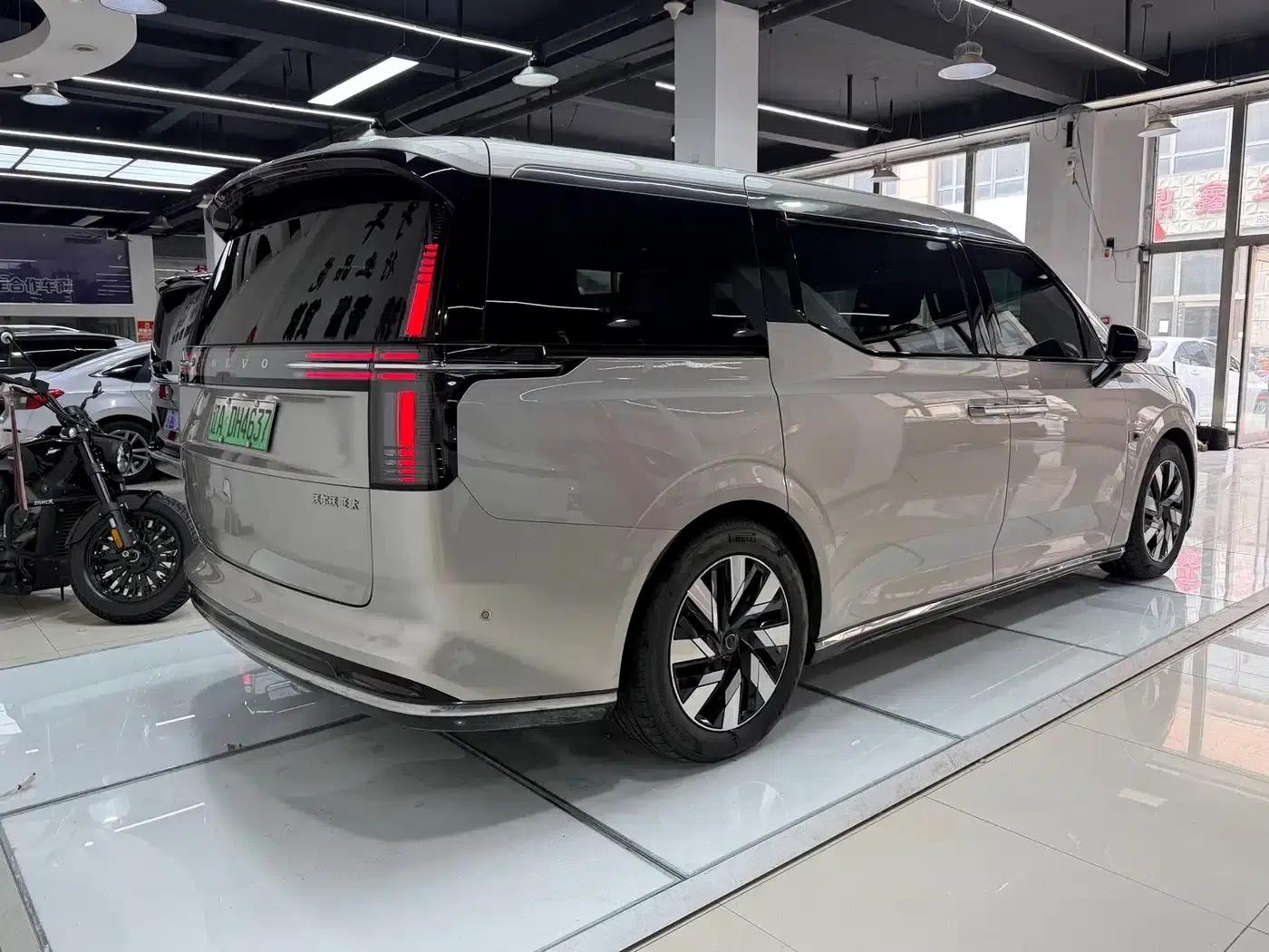 Volvo EM90 2025 Ultra 6-seater — миниатюра 6