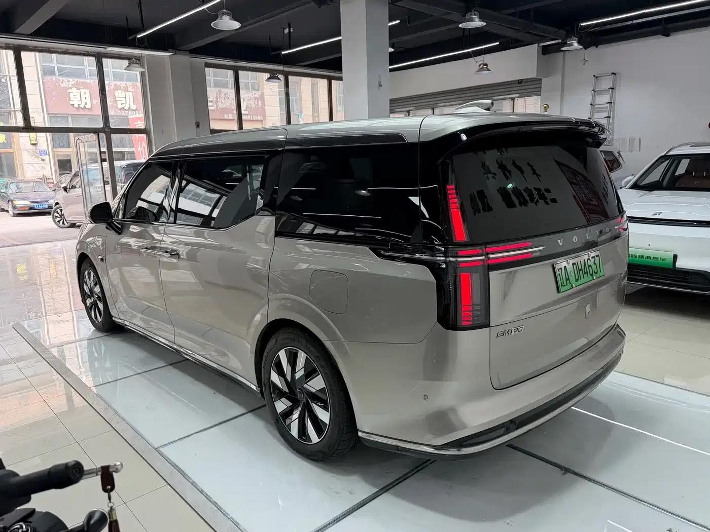 Volvo EM90 2025 Ultra 6-seater — миниатюра 7