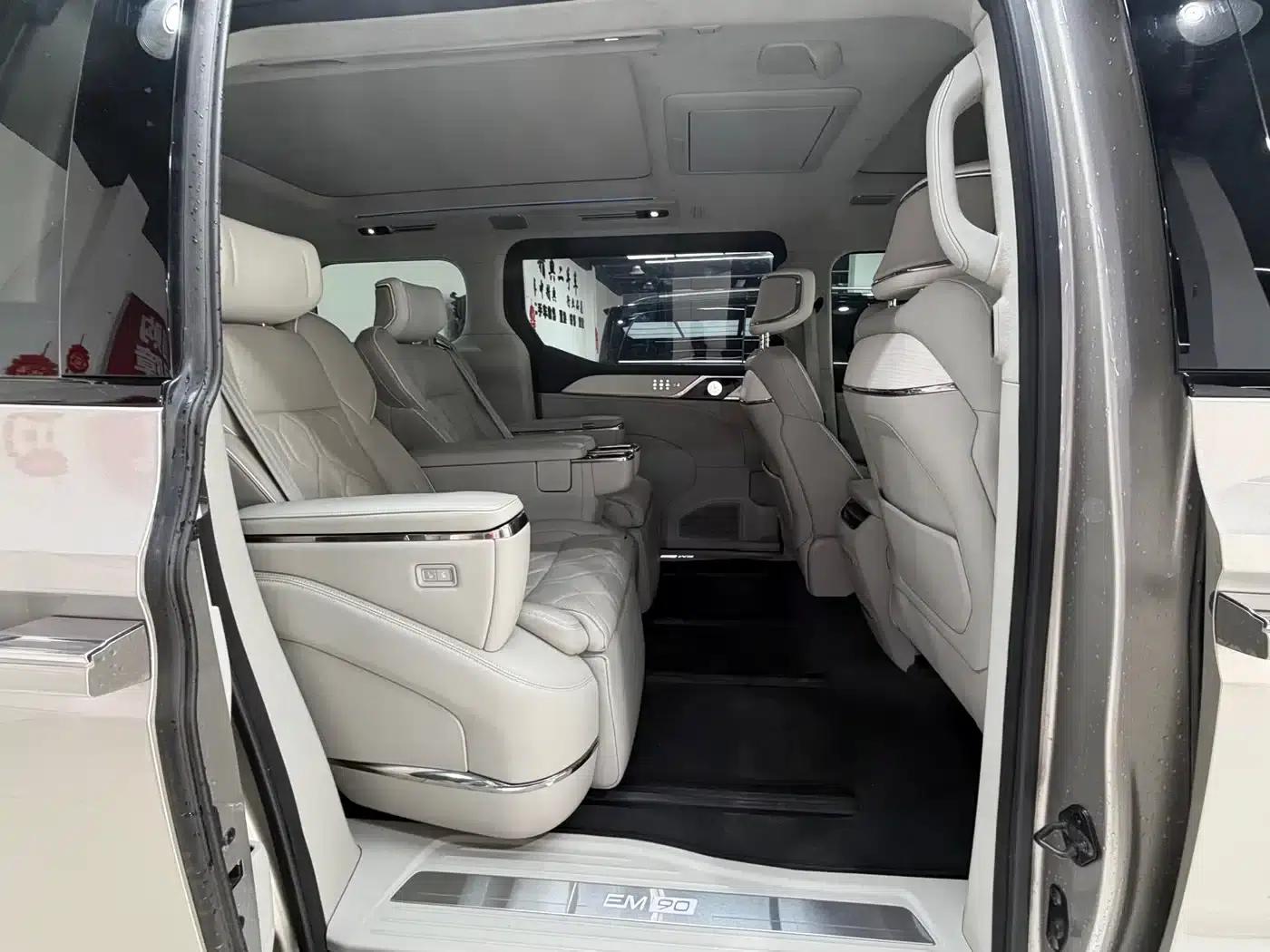 Volvo EM90 2025 Ultra 6-seater — миниатюра 8