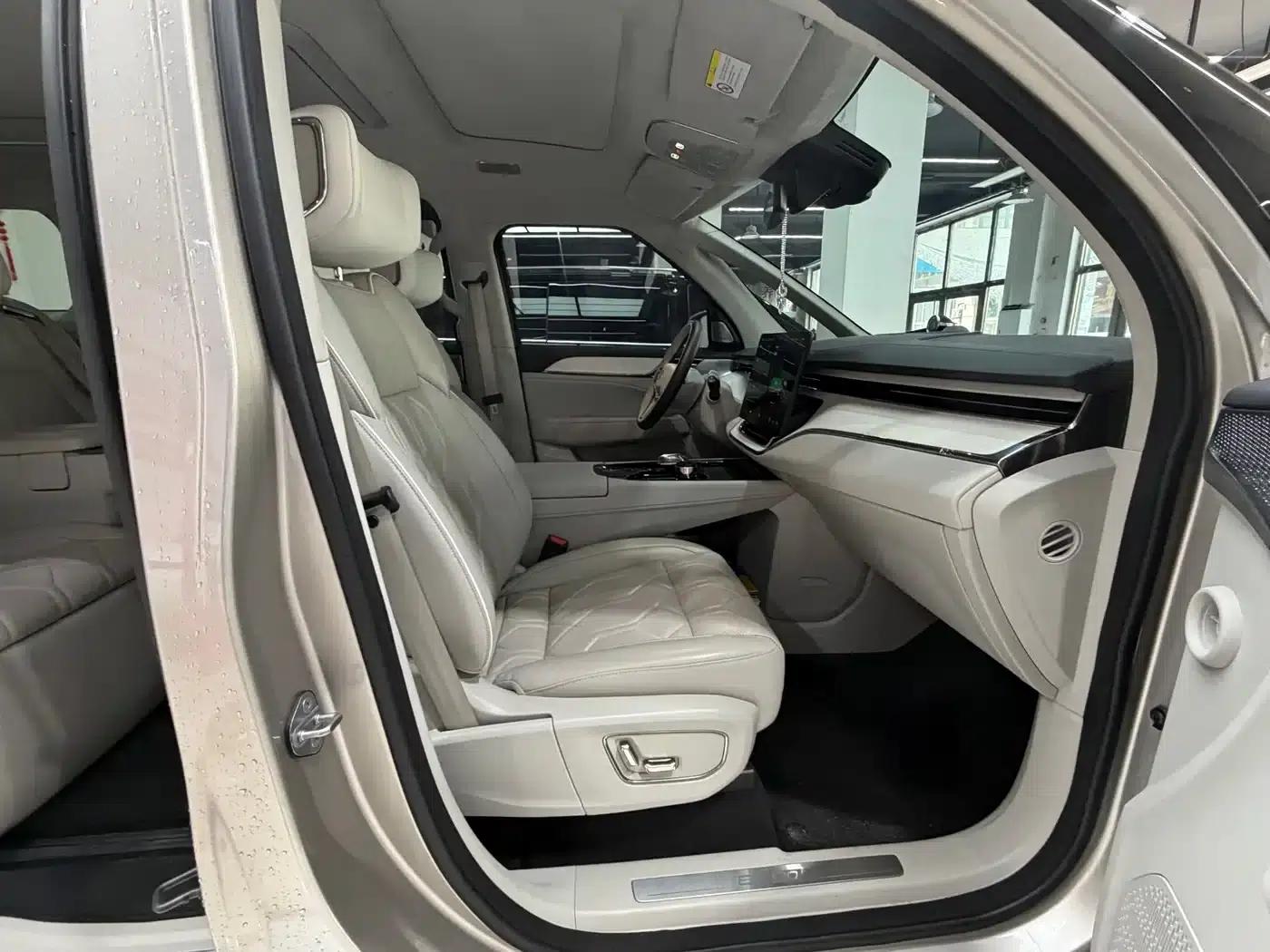 Volvo EM90 2025 Ultra 6-seater — миниатюра 9