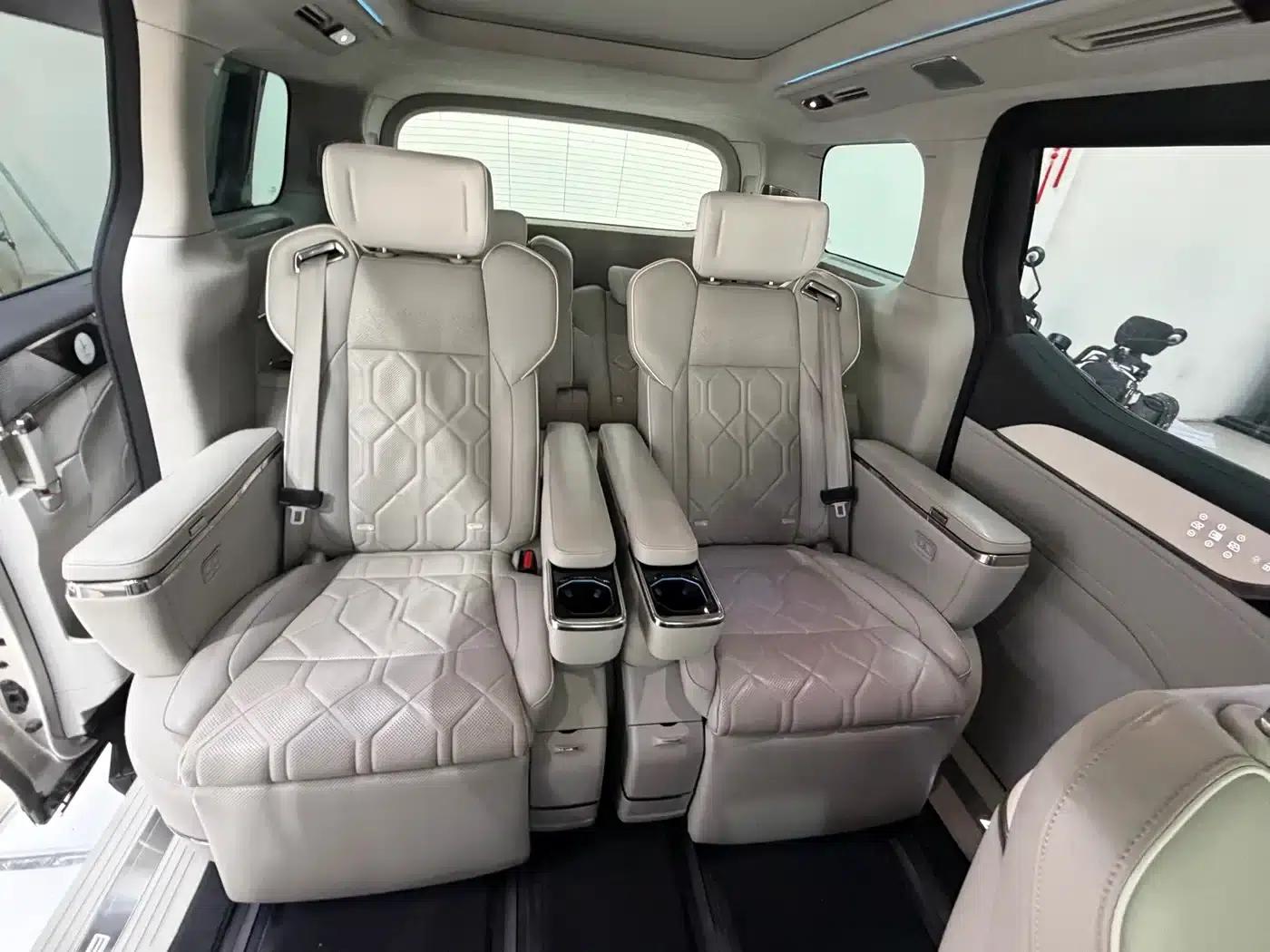 Volvo EM90 2025 Ultra 6-seater — миниатюра 10