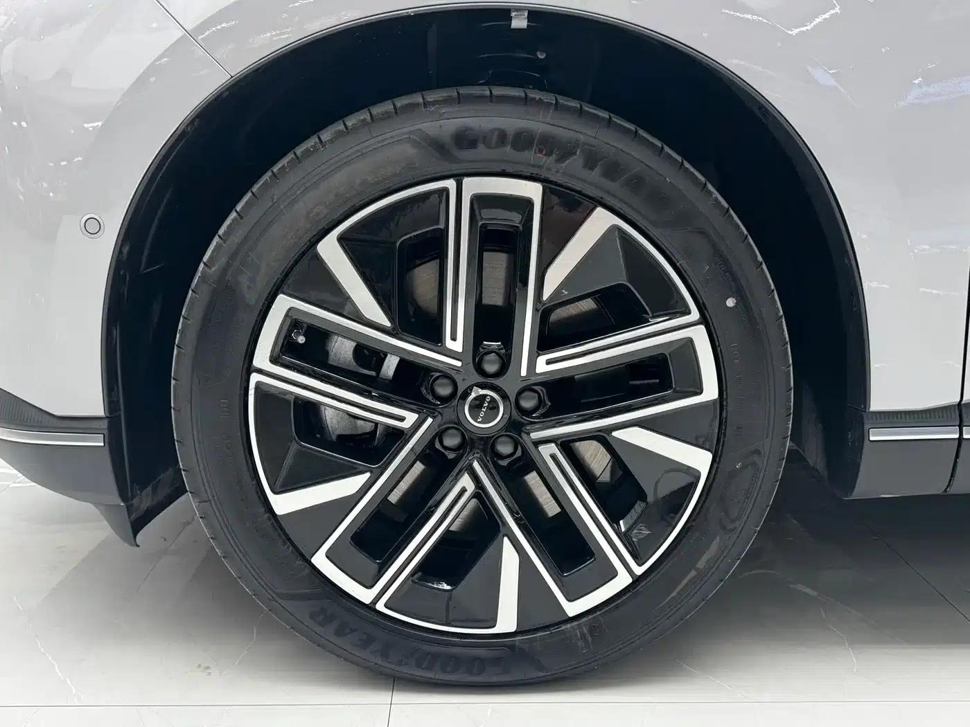 2026 Volvo XC70 Plug-in Hybrid, All-Wheel Drive, Extended Range Plus — миниатюра 14