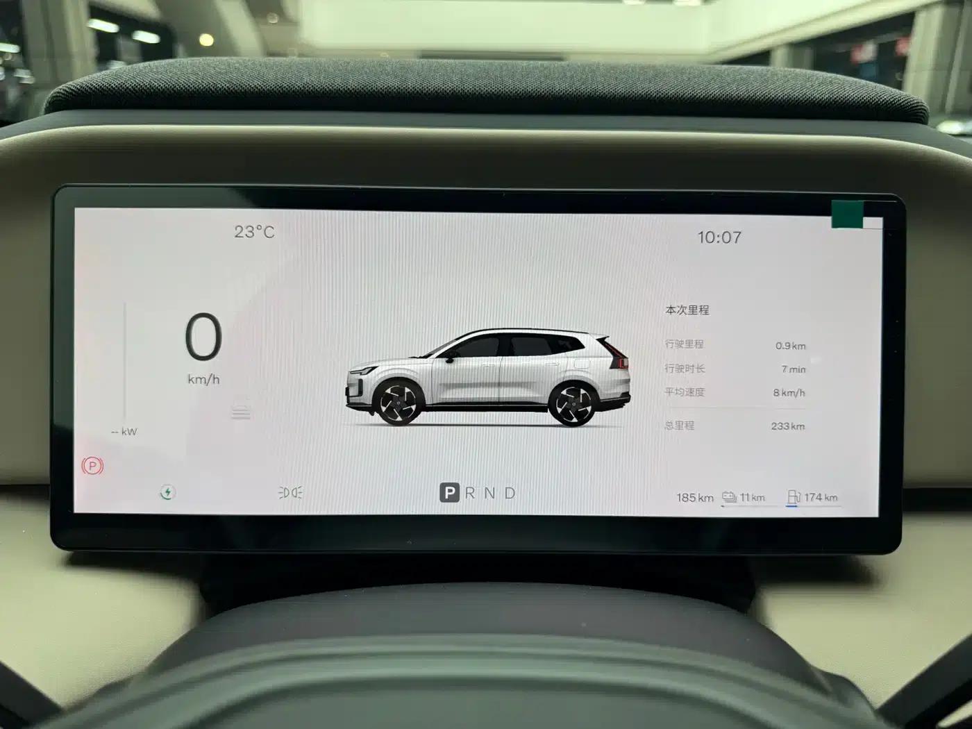 2026 Volvo XC70 Plug-in Hybrid, All-Wheel Drive, Extended Range Plus — миниатюра 8